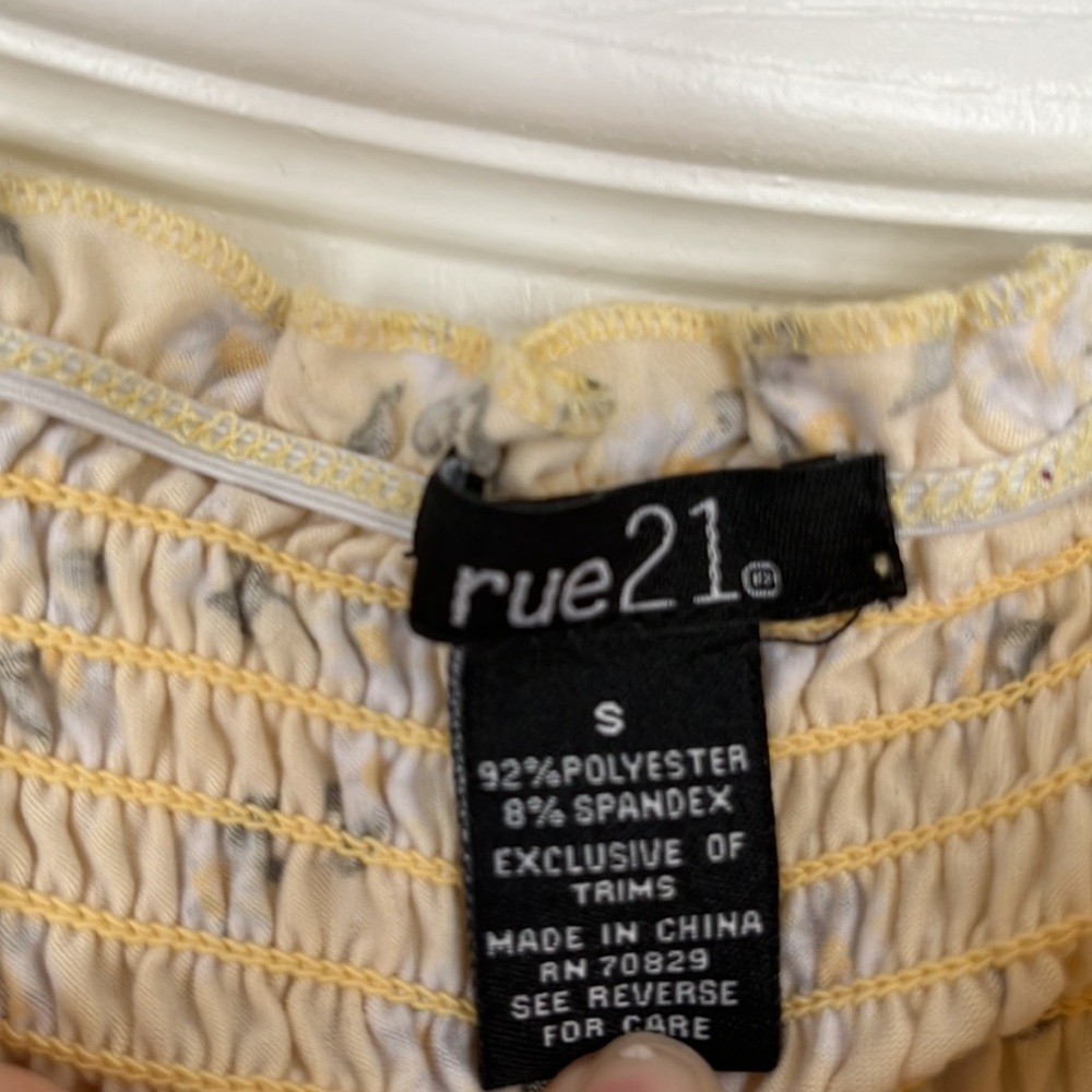*Small* Rue 21 crop top - Picture 2 of 2